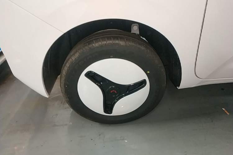 Used Wuling Zhiguang New Energy 2025 Standard Model Right Rear Wheel Hub