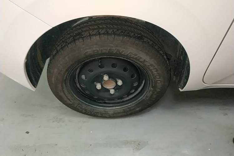 Used Wuling Zhiguang New Energy 2025 Standard Model Right Rear Wheel Hub
