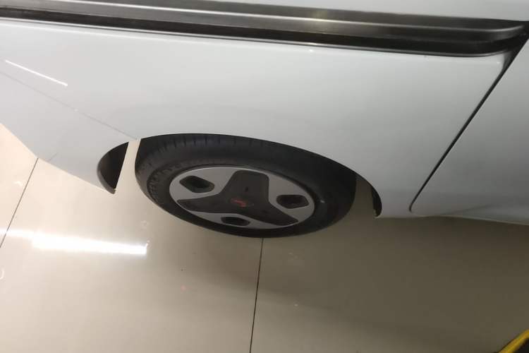 Used Wuling Zhiguang New Energy 2025 Model 305km Ambitious Edition Right Rear Wheel Hub