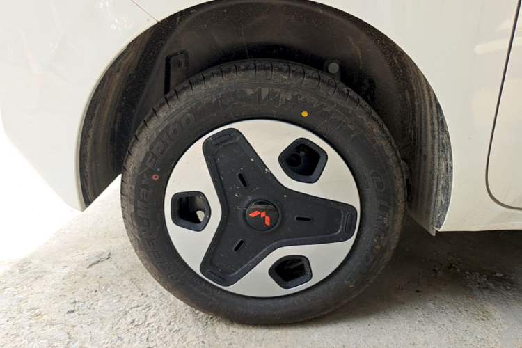 Used Wuling Zhiguang New Energy 2025 Model 305km Ambitious Edition Right Rear Wheel Hub