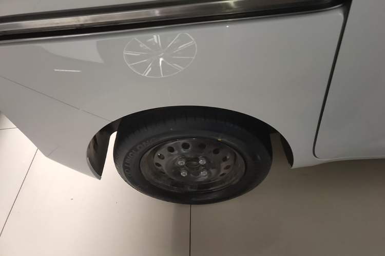 Used Wuling Zhiguang New Energy 2025 Model 305km Ambitious Edition Right Rear Wheel Hub
