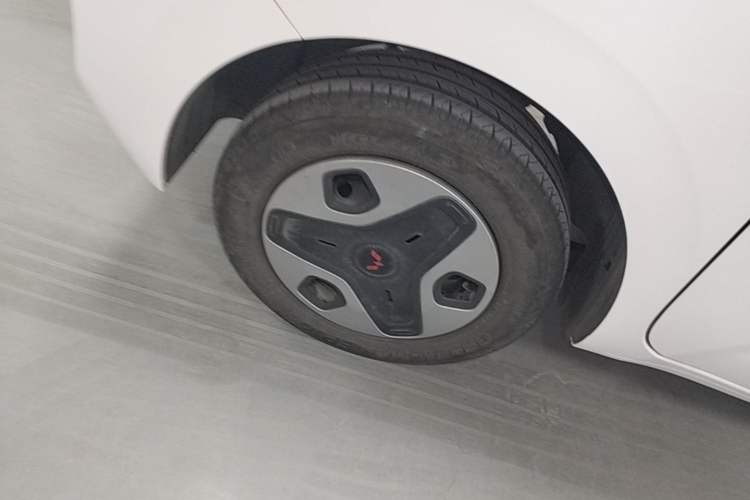 Used Wuling Zhiguang New Energy 2025 Comfort Model Right Rear Wheel Hub