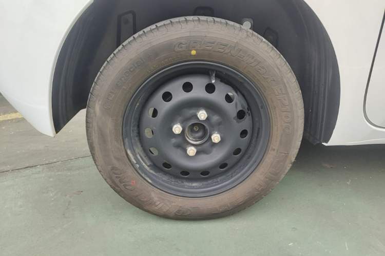 Used Wuling Zhiguang New Energy 2025 Standard Model Right Rear Wheel Hub