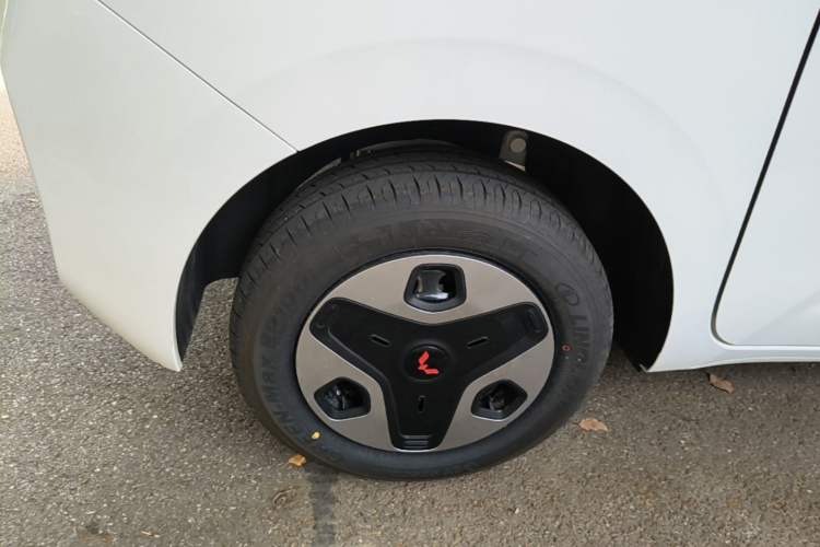 Used Wuling Zhiguang New Energy 2025 Comfort Model Right Rear Wheel Hub