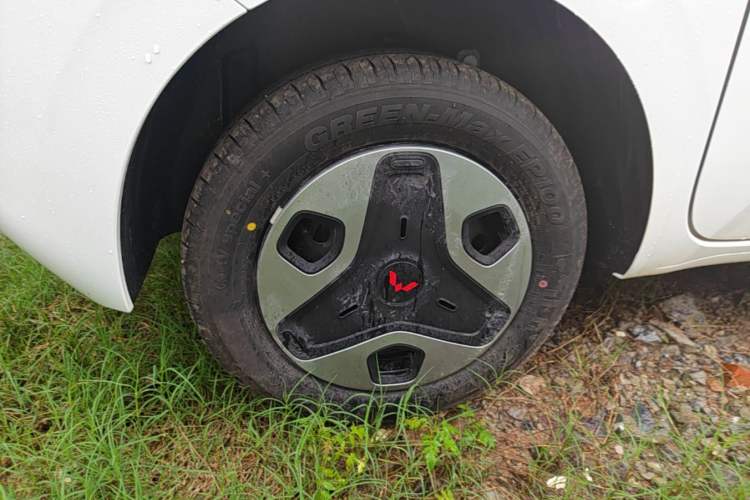 Used Wuling Zhiguang New Energy 2025 Model 305km Ambitious Edition Right Rear Wheel Hub