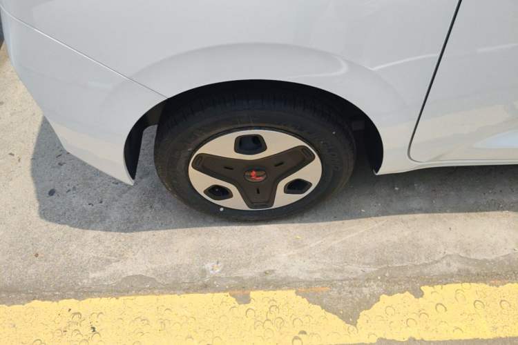 Used Wuling Zhiguang New Energy 2025 Comfort Model Right Rear Wheel Hub