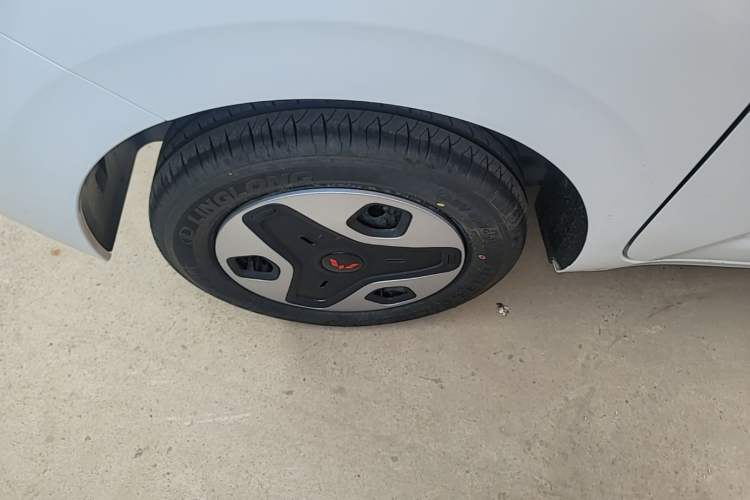 Used Wuling Zhiguang New Energy 2025 Model 305km Ambitious Edition Right Rear Wheel Hub