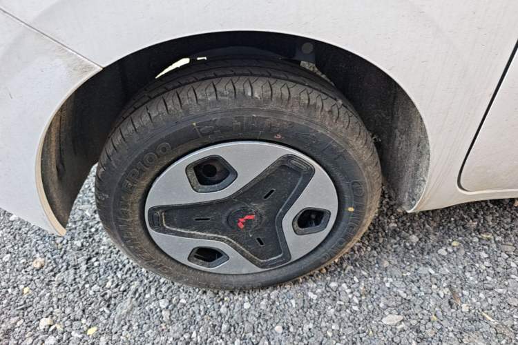 Used Wuling Zhiguang New Energy 2025 Model 305km Ambitious Edition Right Rear Wheel Hub