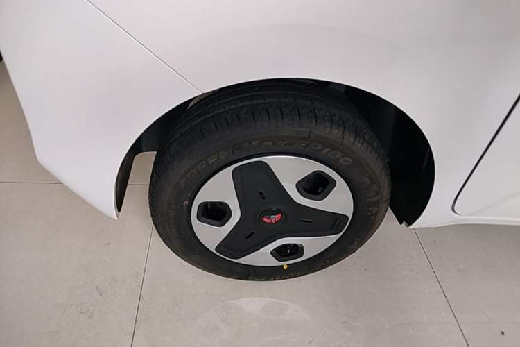 Used Wuling Zhiguang New Energy 2025 Comfort Model Right Rear Wheel Hub