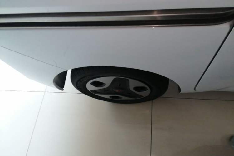 Used Wuling Zhiguang New Energy 2025 Comfort Model Right Rear Wheel Hub