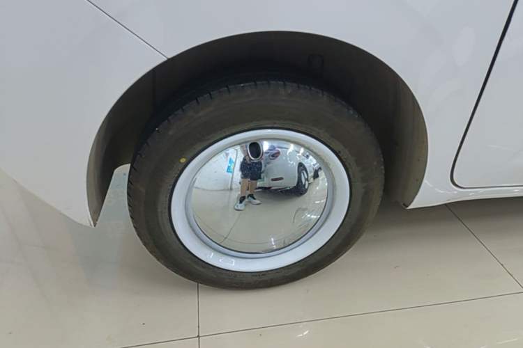 Used Wuling Zhiguang New Energy 2025 Standard Model Right Rear Wheel Hub