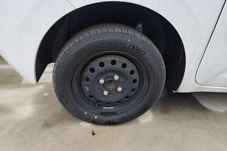 Used Wuling Zhiguang New Energy 2025 Standard Model Right Rear Wheel Hub