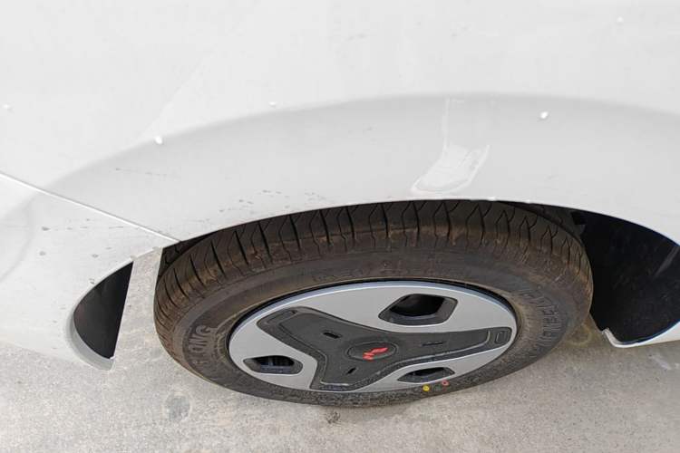 Used Wuling Zhiguang New Energy 2025 Model 305km Ambitious Edition Right Rear Wheel Hub