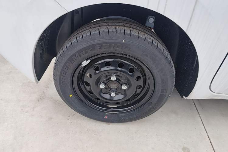 Used Wuling Zhiguang New Energy 2025 Standard Model Right Rear Wheel Hub