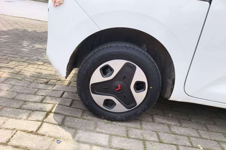 Used Wuling Zhiguang New Energy 2025 Model 305km Ambitious Edition Right Rear Wheel Hub