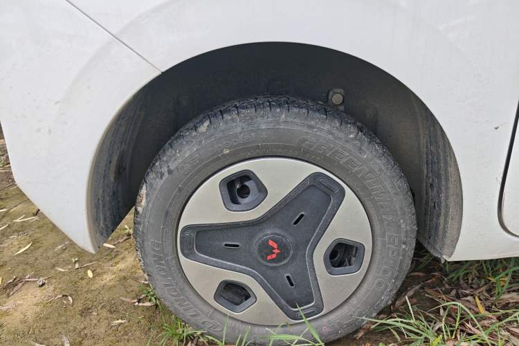 Used Wuling Zhiguang New Energy 2025 Standard Model Right Rear Wheel Hub