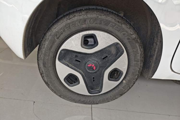 Used Wuling Zhiguang New Energy 2025 Comfort Model Right Rear Wheel Hub