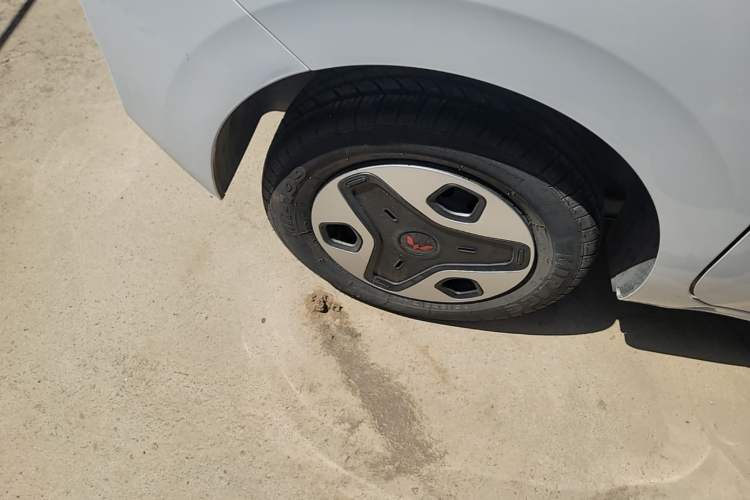 Used Wuling Zhiguang New Energy 2025 Model 305km Ambitious Edition Right Rear Wheel Hub