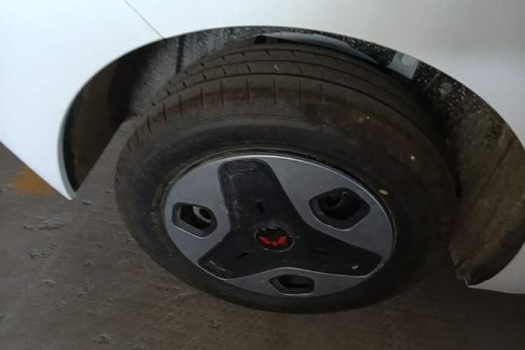 Used Wuling Zhiguang New Energy 2025 Model 305km Ambitious Edition Right Rear Wheel Hub