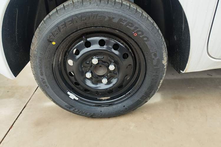 Used Wuling Zhiguang New Energy 2025 Standard Model Right Rear Wheel Hub