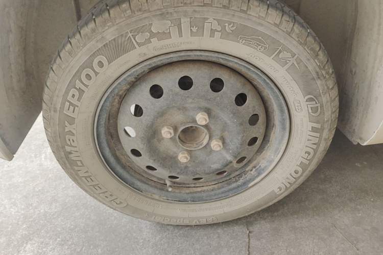 Used Wuling Zhiguang New Energy 2025 Standard Model Right Rear Wheel Hub
