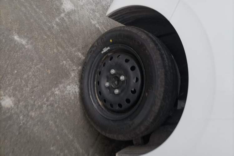 Used Wuling Zhiguang New Energy 2025 Standard Model Right Rear Wheel Hub