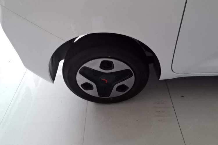 Used Wuling Zhiguang New Energy 2025 Model 305km Ambitious Edition Right Rear Wheel Hub