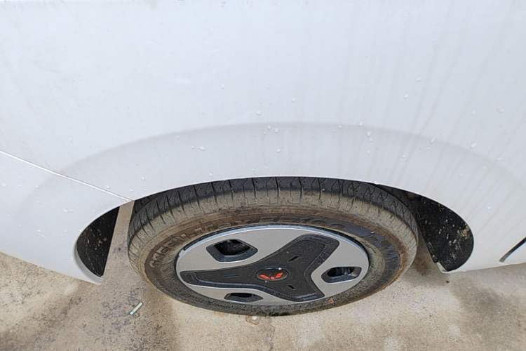 Used Wuling Zhiguang New Energy 2025 Model 305km Ambitious Edition Right Rear Wheel Hub