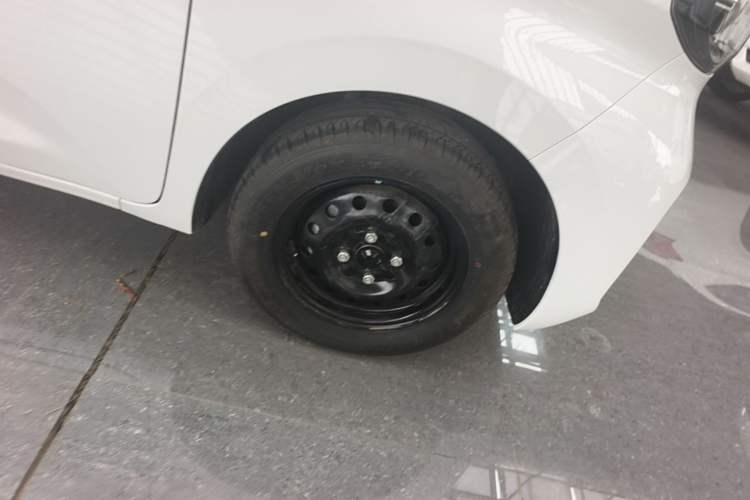 Used Wuling Zhiguang New Energy 2025 Standard Model Right Rear Wheel Hub