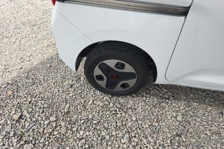 Used Wuling Zhiguang New Energy 2025 Comfort Model Right Rear Wheel Hub