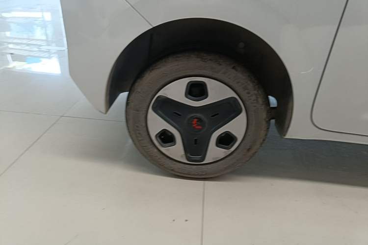 Used Wuling Zhiguang New Energy 2025 Comfort Model Right Rear Wheel Hub
