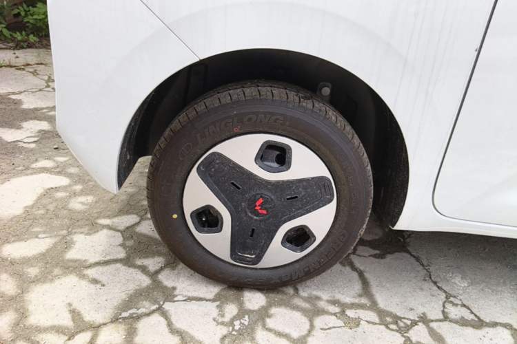 Used Wuling Zhiguang New Energy 2025 Comfort Model Right Rear Wheel Hub