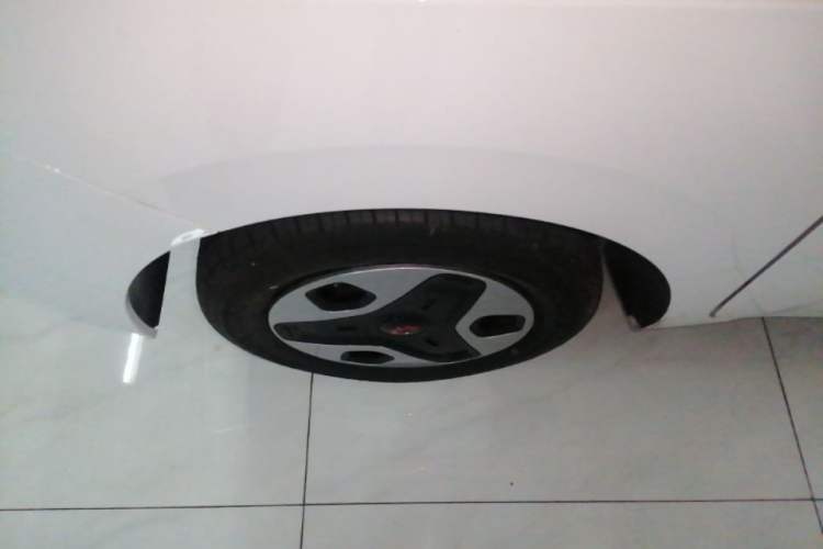 Used Wuling Zhiguang New Energy 2025 Comfort Model Right Rear Wheel Hub