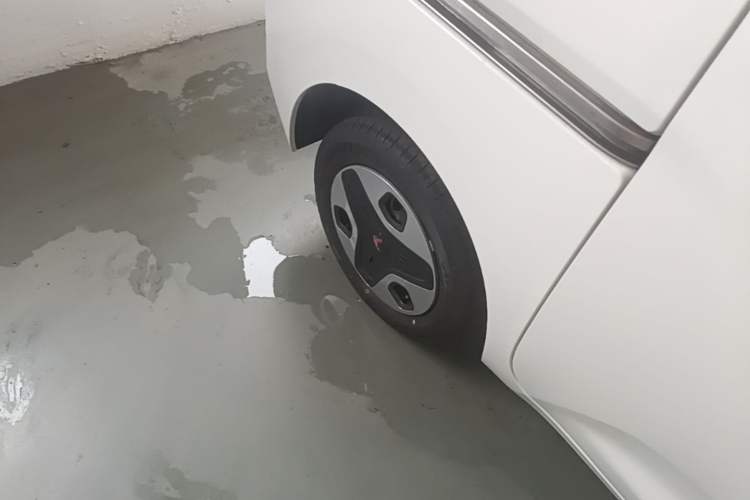 Used Wuling Zhiguang New Energy 2025 Model 305km Ambitious Edition Right Rear Wheel Hub
