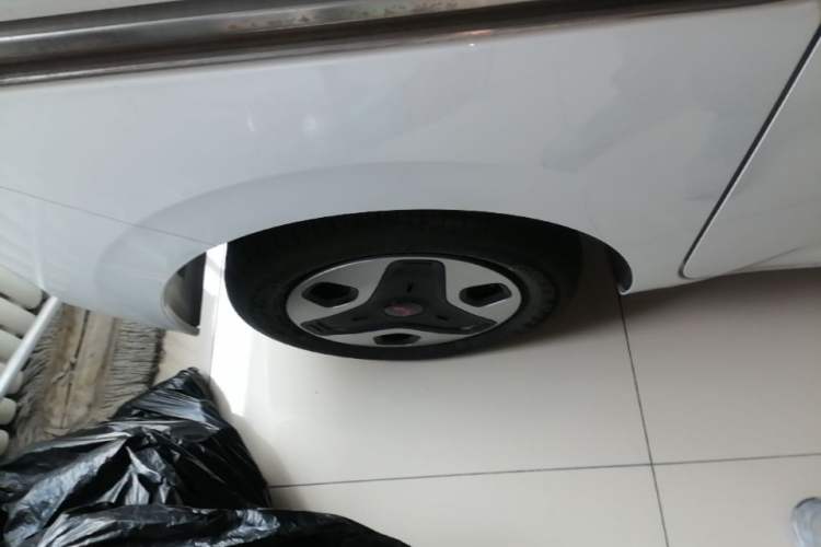 Used Wuling Zhiguang New Energy 2025 Comfort Model Right Rear Wheel Hub