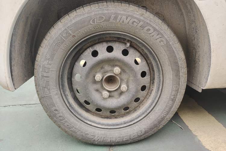Used Wuling Zhiguang New Energy 2025 Standard Model Right Rear Wheel Hub