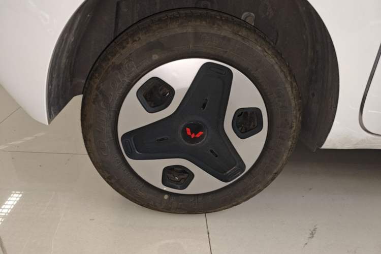 Used Wuling Zhiguang New Energy 2025 Comfort Model Right Rear Wheel Hub