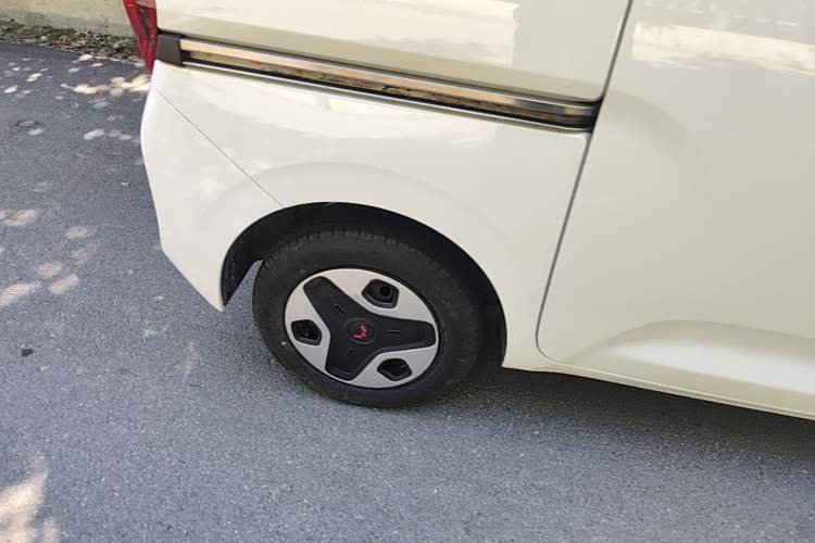 Used Wuling Zhiguang New Energy 2025 Standard Model Right Rear Wheel Hub