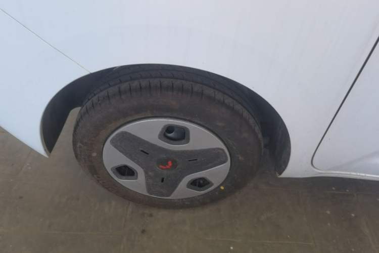 Used Wuling Zhiguang New Energy 2025 Model 305km Ambitious Edition Right Rear Wheel Hub