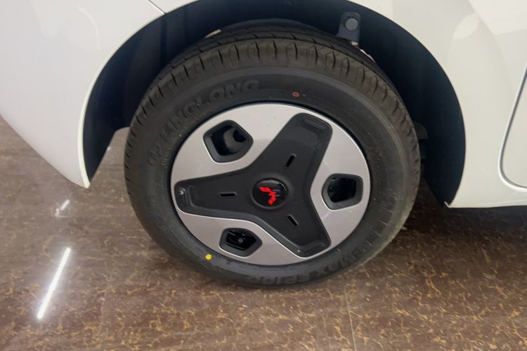 Used Wuling Zhiguang New Energy 2025 Model 305km Ambitious Edition Right Rear Wheel Hub
