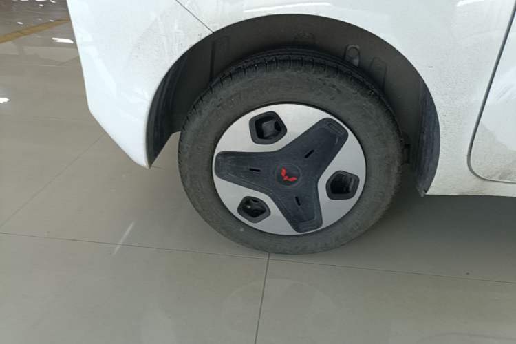 Used Wuling Zhiguang New Energy 2025 Comfort Model Right Rear Wheel Hub