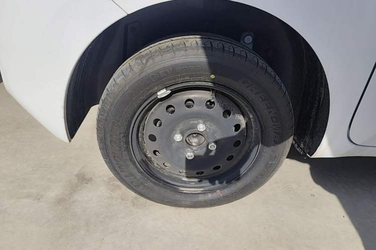Used Wuling Zhiguang New Energy 2025 Standard Model Right Rear Wheel Hub