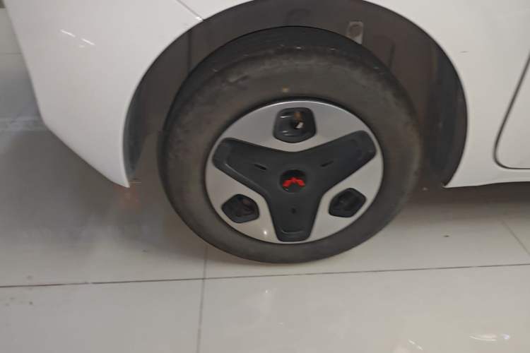 Used Wuling Zhiguang New Energy 2025 Comfort Model Right Rear Wheel Hub