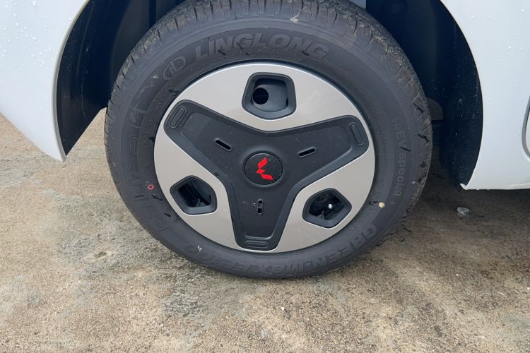Used Wuling Zhiguang New Energy 2025 Comfort Model Right Rear Wheel Hub