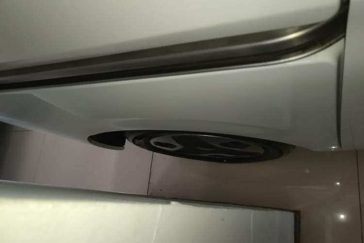 Used Wuling Zhiguang New Energy 2025 Model 305km Ambitious Edition Right Rear Wheel Hub