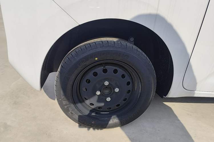 Used Wuling Zhiguang New Energy 2025 Standard Model Right Rear Wheel Hub