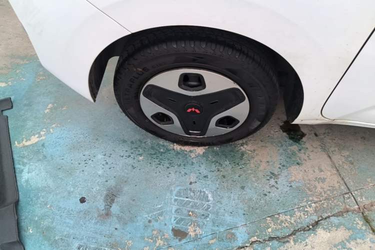 Used Wuling Zhiguang New Energy 2025 Comfort Model Right Rear Wheel Hub
