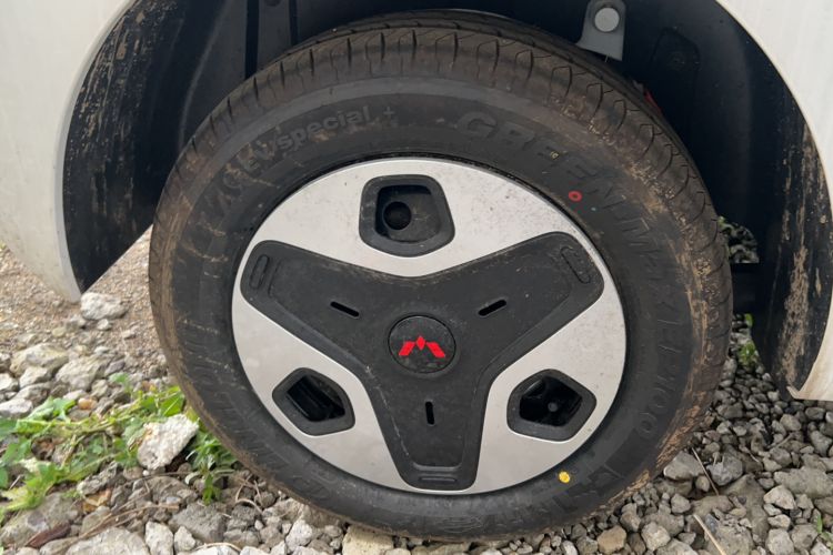 Used Wuling Zhiguang New Energy 2025 Model 305km Ambitious Edition Right Rear Wheel Hub