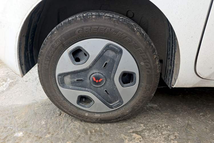 Used Wuling Zhiguang New Energy 2025 Model 305km Ambitious Edition Right Rear Wheel Hub