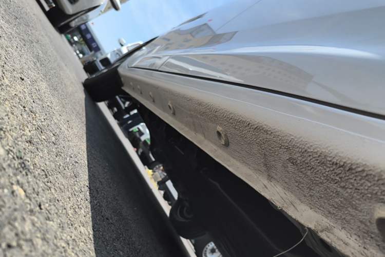 Used Wuling Zhiguang New Energy 2025 Model 305km Ambitious Edition Right Side Sill